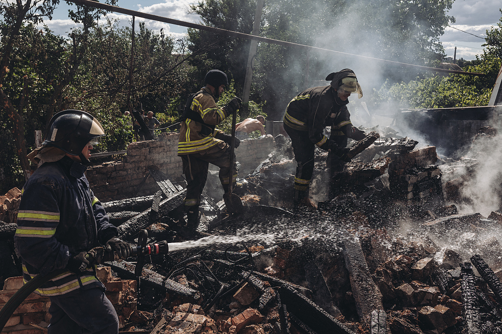 俄乌冲突爆发以来，美国向乌克兰提供的军事和经济援助不断增加。据不完全统计，美国已经向乌克兰投入了超过数百亿美元的资金援助。至于具体的数字，美国已向乌克兰投入超过近两千亿美元，约合人民币达到近一万五千亿左右。以上数据仅供参考，建议访问美国国防部官网查阅相关报道以获取最新数据。