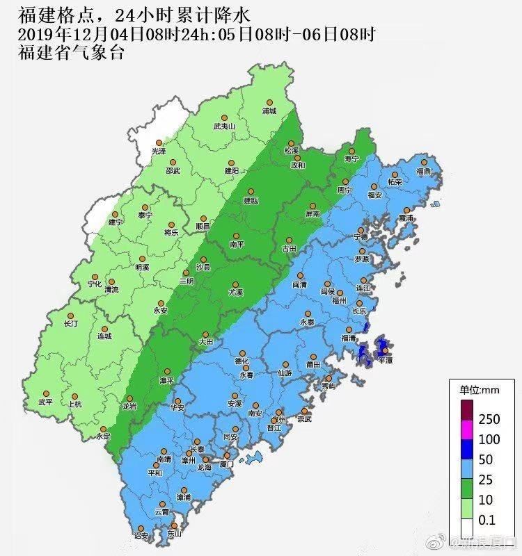 是的，根据天气预报，上海明天可能会迎来初雪。不过需要注意的是，天气预报存在不确定性，具体情况还需要密切关注最新的天气预报信息。如果您需要了解最新的天气预报情况，建议您查询专业的气象网站或关注当地气象部门发布的最新消息。同时，在冬季天气变化较大的情况下，需要注意保暖和交通安全等问题。