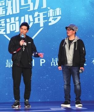 关于周杰伦与宝可梦（Pokémon）CEO的合照，目前没有提供具体的照片信息。，如需获取相关照片，可以关注周杰伦的社交媒体账号或者宝可梦公司的官方社交媒体账号，也许能找到相关的照片。另外，也可以在网络上搜索相关的新闻报道或图片库，可能会有相关的图片。不过，请注意尊重他人的隐私和肖像权，避免传播未经授权的图片。