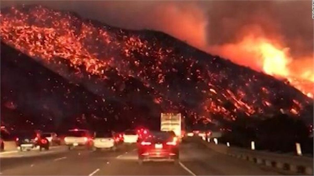 实拍美国加州山火席卷富人区