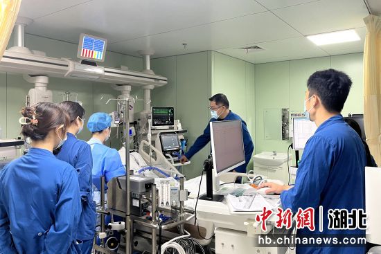 27岁小伙凌晨上吐下泻进ICU