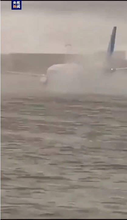 沙特遭罕见暴雨冰雹侵袭